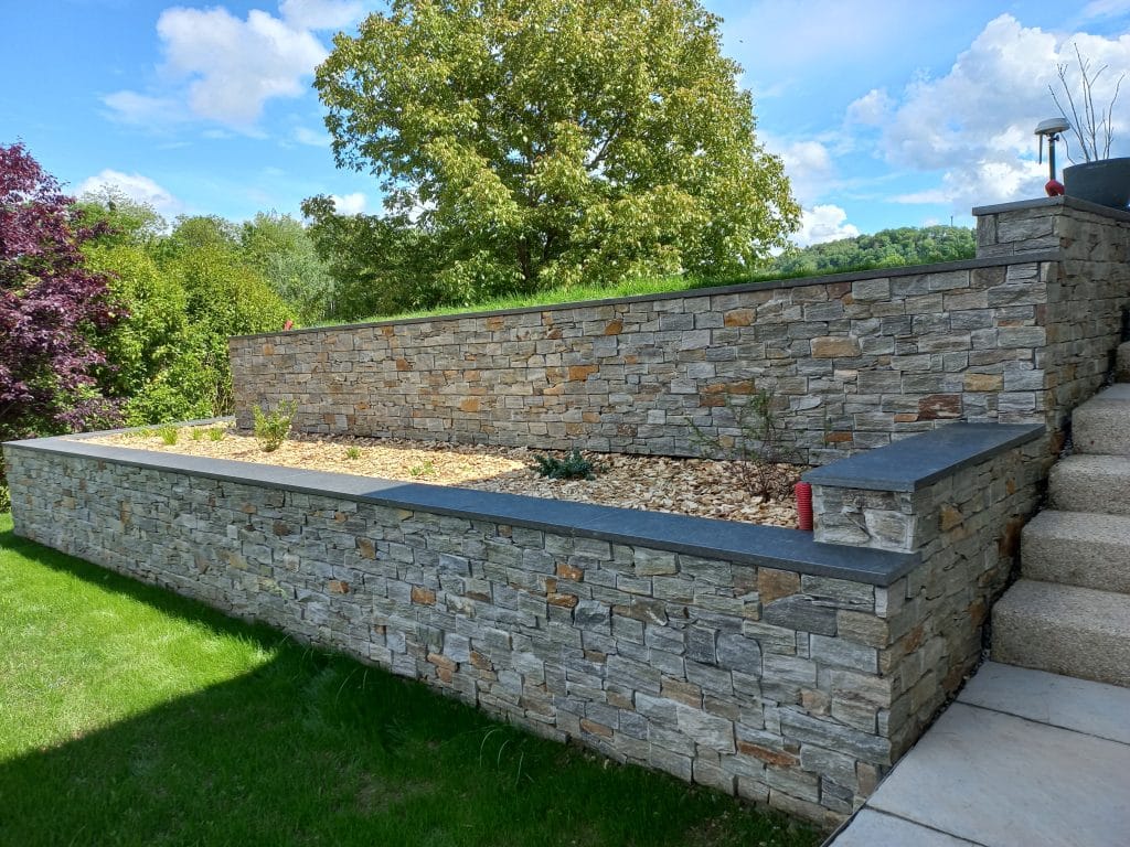 muret en parement de pierres BERGER JARDINS